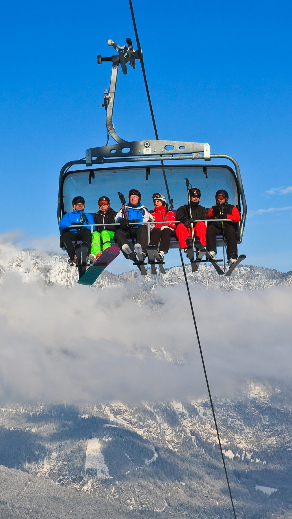 Skifahren mit der ultimativen Heizweste von WE-R-WILD